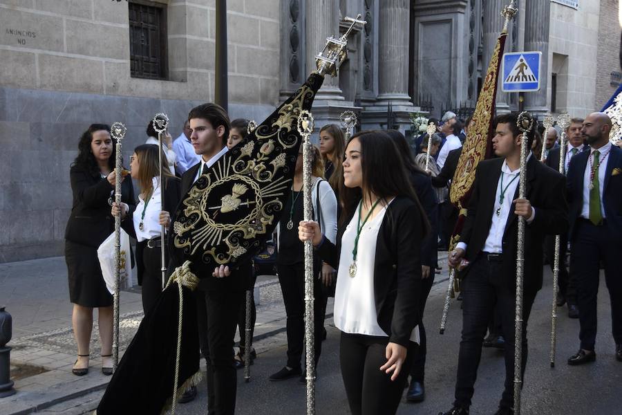 Faltaban escasos minutos para las tres de la tarde cuando la dolorosa que hace trescientos años tallara Risueño llegaba al altar donde será coronada canónicamente la mañana de este sábado 13 de octubre