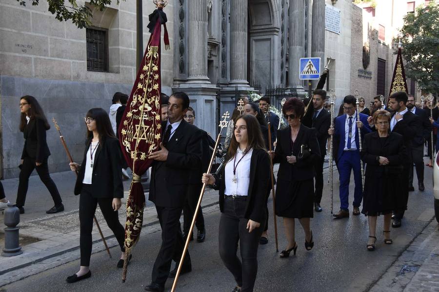 Faltaban escasos minutos para las tres de la tarde cuando la dolorosa que hace trescientos años tallara Risueño llegaba al altar donde será coronada canónicamente la mañana de este sábado 13 de octubre