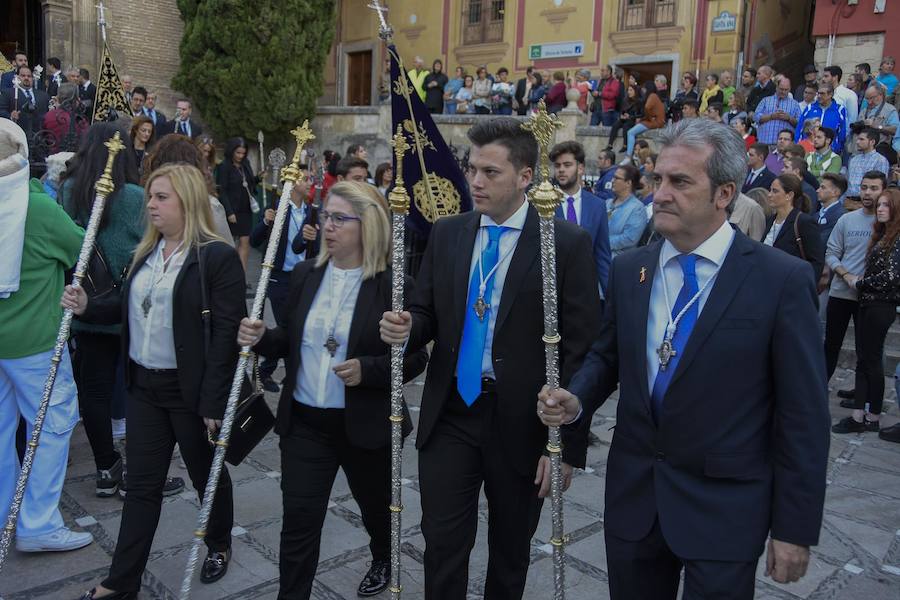 Faltaban escasos minutos para las tres de la tarde cuando la dolorosa que hace trescientos años tallara Risueño llegaba al altar donde será coronada canónicamente la mañana de este sábado 13 de octubre