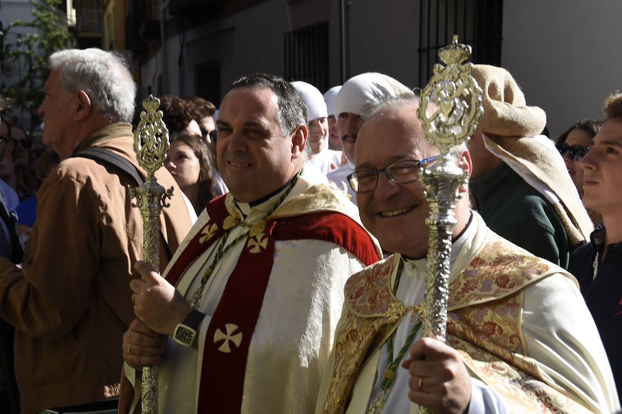 Faltaban escasos minutos para las tres de la tarde cuando la dolorosa que hace trescientos años tallara Risueño llegaba al altar donde será coronada canónicamente la mañana de este sábado 13 de octubre