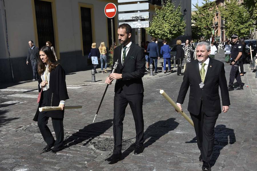 Faltaban escasos minutos para las tres de la tarde cuando la dolorosa que hace trescientos años tallara Risueño llegaba al altar donde será coronada canónicamente la mañana de este sábado 13 de octubre