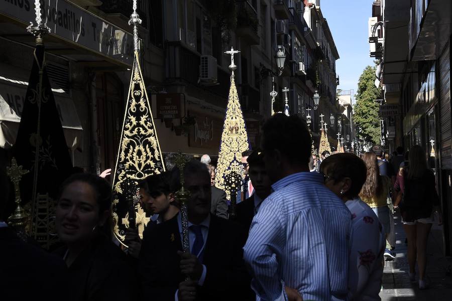 Faltaban escasos minutos para las tres de la tarde cuando la dolorosa que hace trescientos años tallara Risueño llegaba al altar donde será coronada canónicamente la mañana de este sábado 13 de octubre