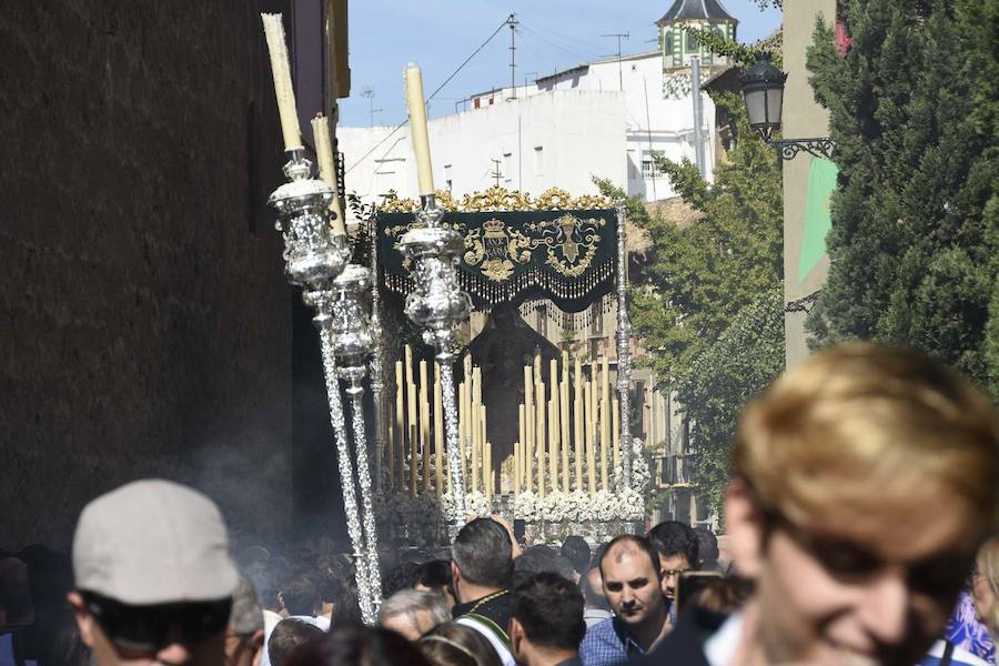 Faltaban escasos minutos para las tres de la tarde cuando la dolorosa que hace trescientos años tallara Risueño llegaba al altar donde será coronada canónicamente la mañana de este sábado 13 de octubre