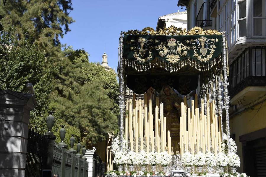 Faltaban escasos minutos para las tres de la tarde cuando la dolorosa que hace trescientos años tallara Risueño llegaba al altar donde será coronada canónicamente la mañana de este sábado 13 de octubre