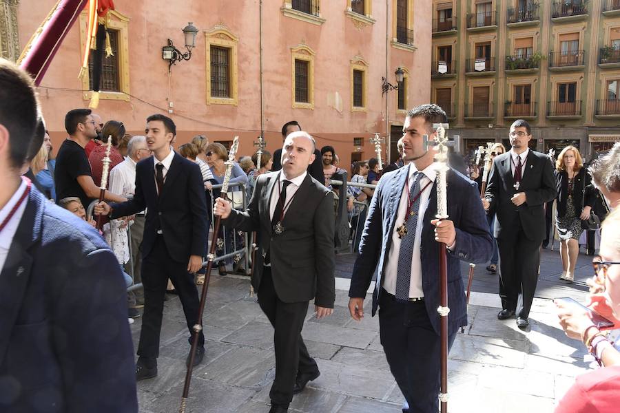 Faltaban escasos minutos para las tres de la tarde cuando la dolorosa que hace trescientos años tallara Risueño llegaba al altar donde será coronada canónicamente la mañana de este sábado 13 de octubre