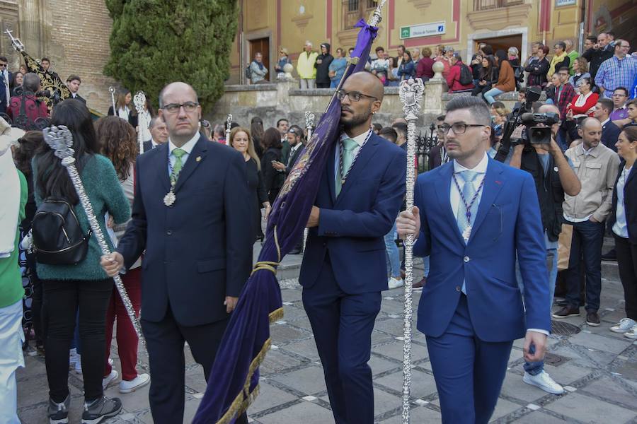 Faltaban escasos minutos para las tres de la tarde cuando la dolorosa que hace trescientos años tallara Risueño llegaba al altar donde será coronada canónicamente la mañana de este sábado 13 de octubre