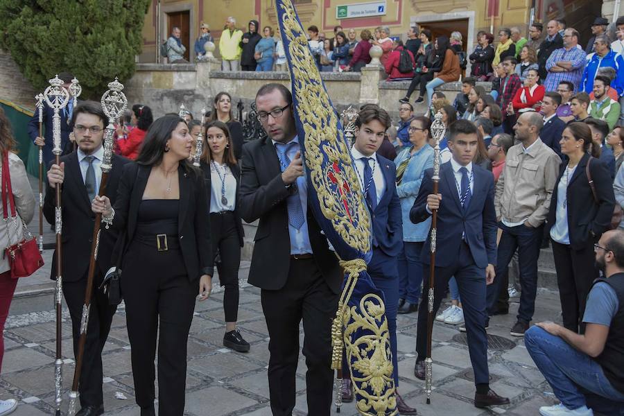 Faltaban escasos minutos para las tres de la tarde cuando la dolorosa que hace trescientos años tallara Risueño llegaba al altar donde será coronada canónicamente la mañana de este sábado 13 de octubre