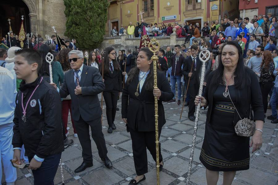 Faltaban escasos minutos para las tres de la tarde cuando la dolorosa que hace trescientos años tallara Risueño llegaba al altar donde será coronada canónicamente la mañana de este sábado 13 de octubre