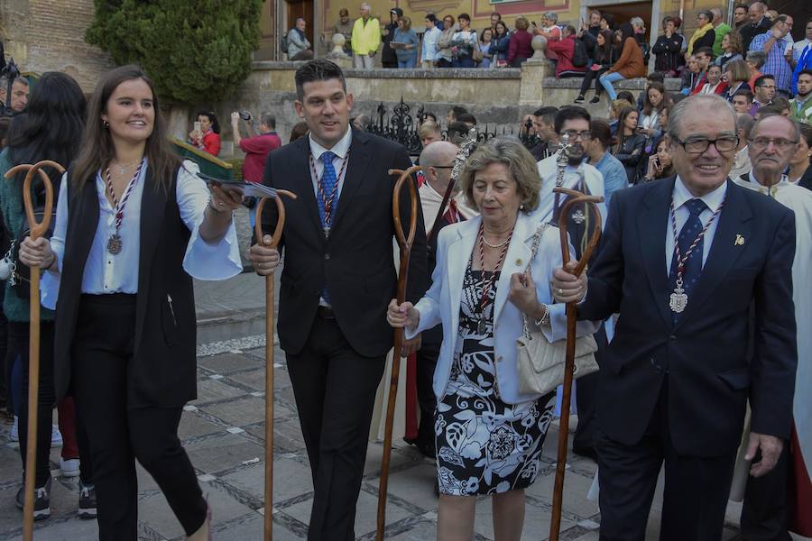 Faltaban escasos minutos para las tres de la tarde cuando la dolorosa que hace trescientos años tallara Risueño llegaba al altar donde será coronada canónicamente la mañana de este sábado 13 de octubre