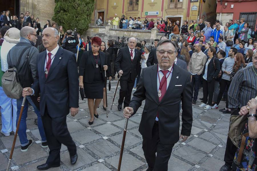 Faltaban escasos minutos para las tres de la tarde cuando la dolorosa que hace trescientos años tallara Risueño llegaba al altar donde será coronada canónicamente la mañana de este sábado 13 de octubre