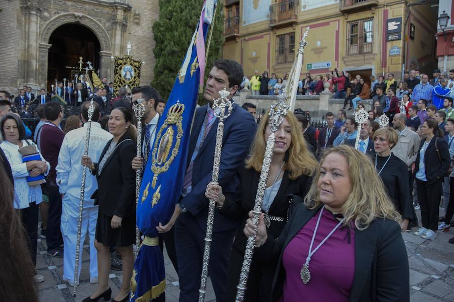 Faltaban escasos minutos para las tres de la tarde cuando la dolorosa que hace trescientos años tallara Risueño llegaba al altar donde será coronada canónicamente la mañana de este sábado 13 de octubre