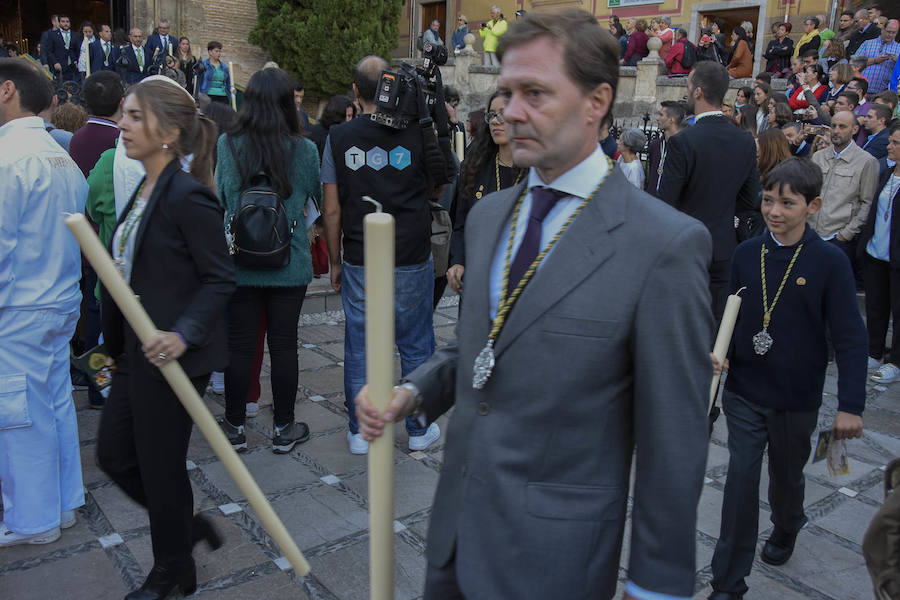 Faltaban escasos minutos para las tres de la tarde cuando la dolorosa que hace trescientos años tallara Risueño llegaba al altar donde será coronada canónicamente la mañana de este sábado 13 de octubre