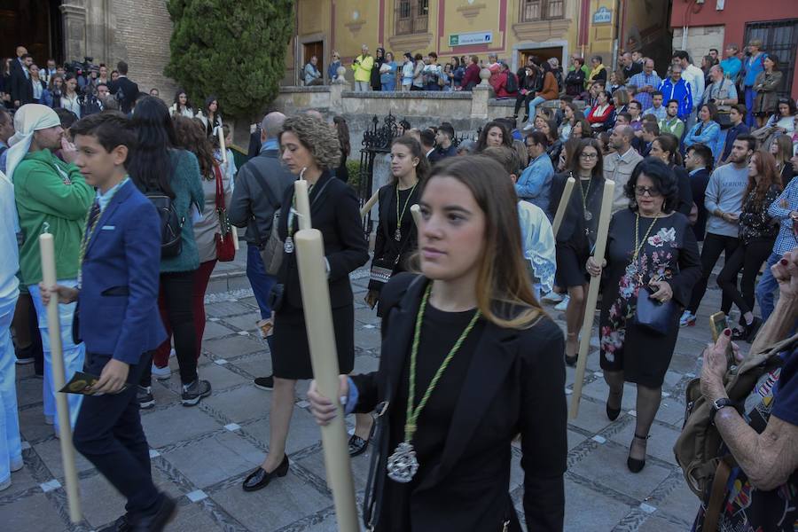 Faltaban escasos minutos para las tres de la tarde cuando la dolorosa que hace trescientos años tallara Risueño llegaba al altar donde será coronada canónicamente la mañana de este sábado 13 de octubre