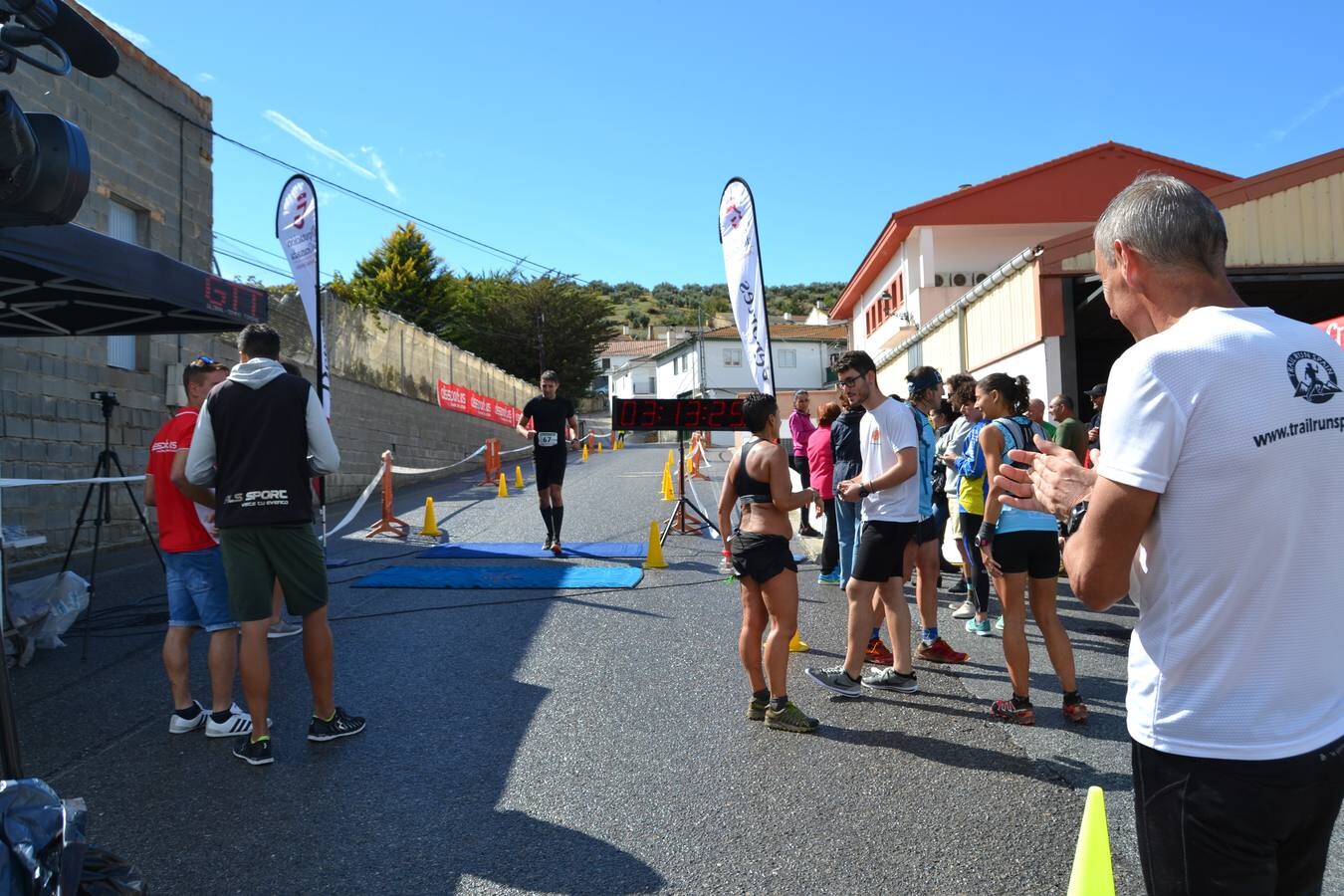 En torno a 120 personas, entre corredores de la trail, minitrail y ruta senderista participaron en la mañana del domingo en esta prueba que estuvo marcada por la intensa lluvia