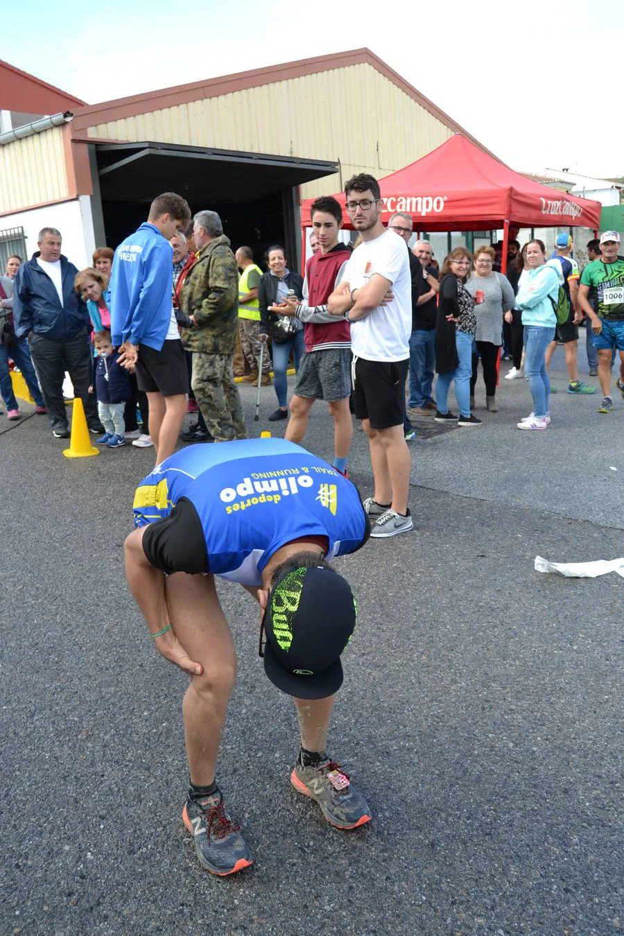 En torno a 120 personas, entre corredores de la trail, minitrail y ruta senderista participaron en la mañana del domingo en esta prueba que estuvo marcada por la intensa lluvia