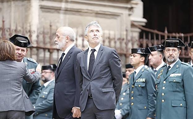 El director general de la Guardia Civil, Félix Azón, y el ministro del Interior, Fernando Grande-Marlaska.