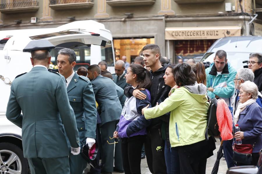 El funeral del guardia civil de 47 años que falleció en la madrugada de este pasado lunes al recibir un disparo en Huétor Vega en acto de servicio se celebra en la Catedral de la capital, con la asistencia de el ministro del Interior, Fernando Grande-Marlaska, entre otras personalidades