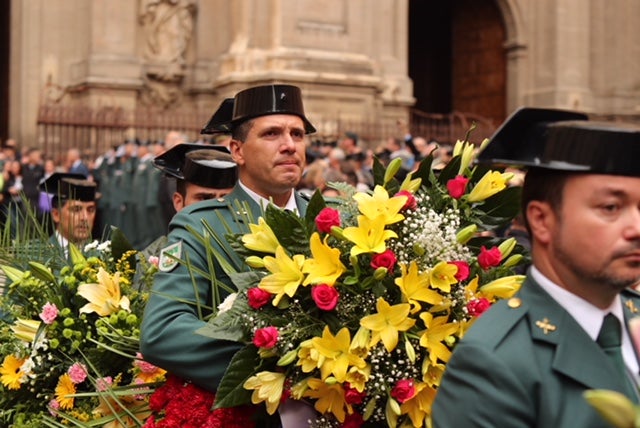 El funeral del guardia civil de 47 años que falleció en la madrugada de este pasado lunes al recibir un disparo en Huétor Vega en acto de servicio se celebra en la Catedral de la capital, con la asistencia de el ministro del Interior, Fernando Grande-Marlaska, entre otras personalidades