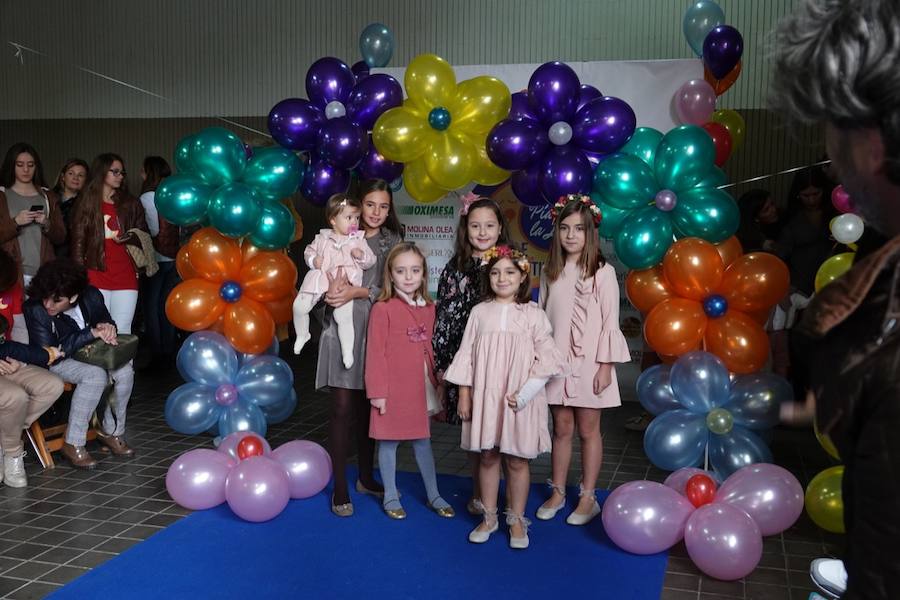 El Colegio La Presentación ha acogido este sábado uin desfile infantil organizado por la Asociación Diseño y Moda, cuya recaudación va destinada al proyecto 'Pídeme La Luna'