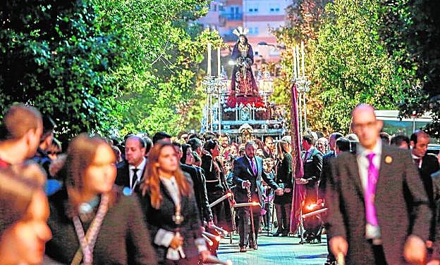 Un momento de la salida extraordinaria del Cristo del Rescate.