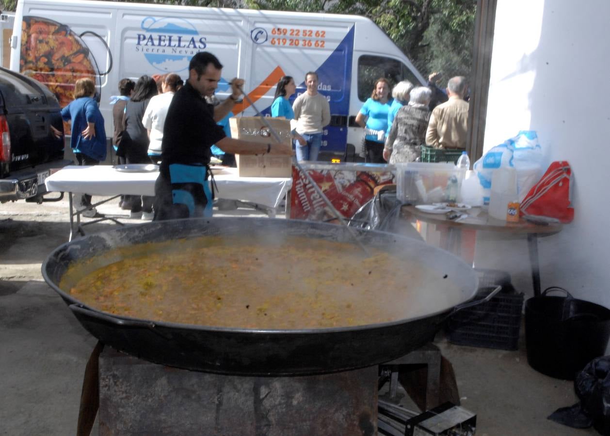 250 mujeres pertenecientes a 35 asociaciones alpujarreñas se han dado cita en Juviles para conocer los encantos del pueblo, asistir a charlas, al teatro y el cante y participar en varios talleres