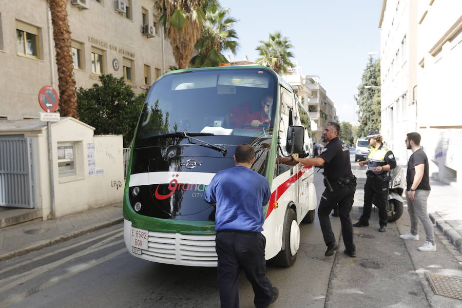 Una nueva avería del tren turístico de Granada capital, que retomó su actividad hace doce días tras subsanar los problemas de seguridad por los que el Ayuntamiento suspendió su circulación de forma cautelar, ha afectado al tráfico de la ciudad, después de que se haya quedado parado en la céntrica calle Rector López Argüeta