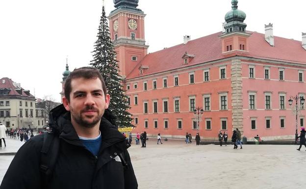 Alejandro continúa en la fría Polonia una distinguida carrera profesional. 