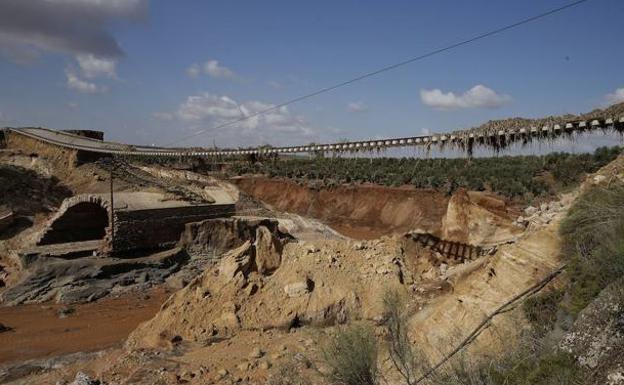 Daños provocados en el trazado ferroviario por las intensas lluvias del pasado fin de semana.