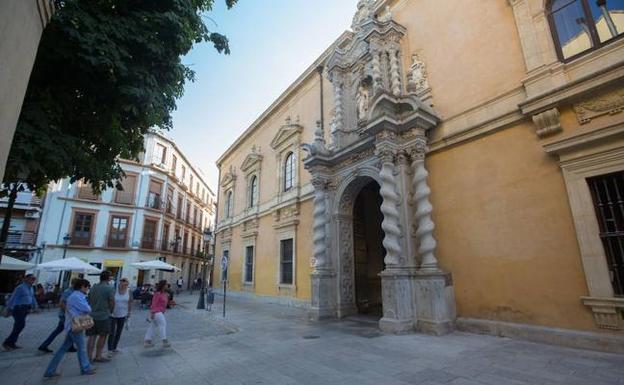 La UGR defiende que las oposiciones tienen una base «totalmente legal»