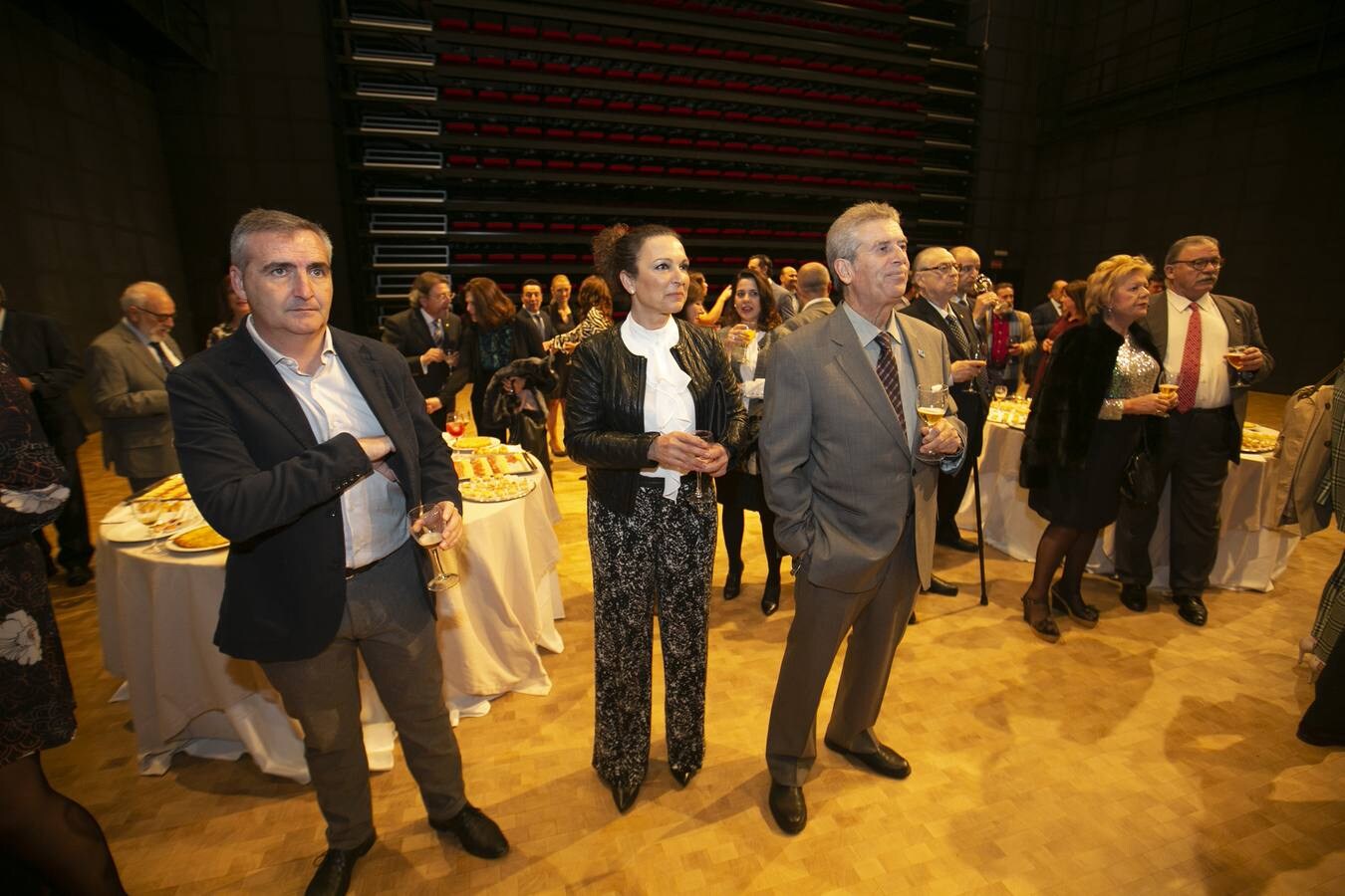 Numerosos rostros conocidos en el acto celebrado en el Teatro de Caja Granada