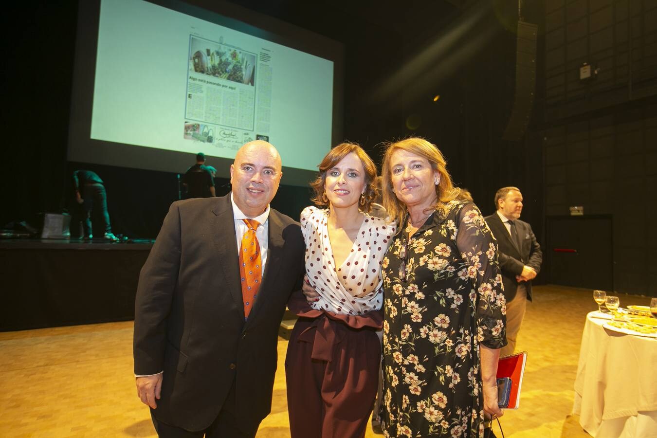 Numerosos rostros conocidos en el acto celebrado en el Teatro de Caja Granada