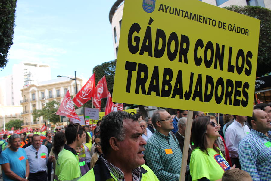 «¡Cemex no se cierra, antes a la guerra!»