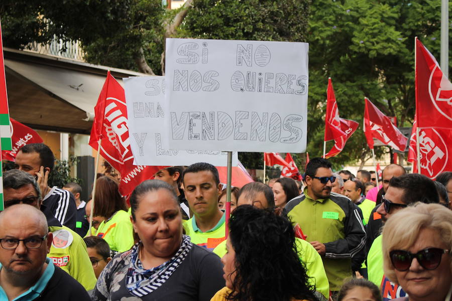 «¡Cemex no se cierra, antes a la guerra!»