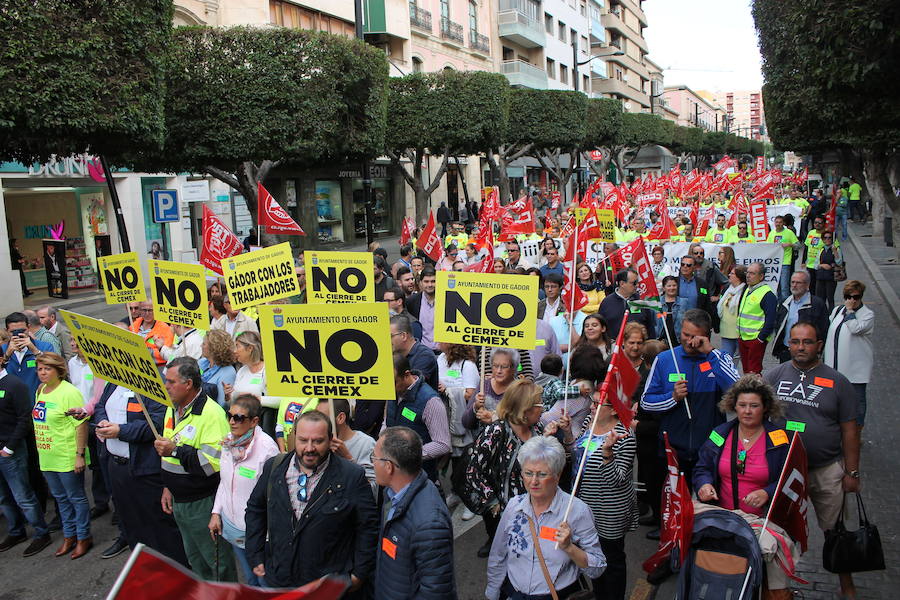 «¡Cemex no se cierra, antes a la guerra!»