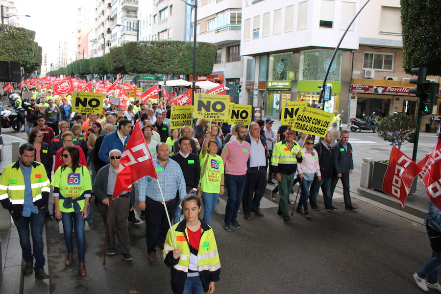 «¡Cemex no se cierra, antes a la guerra!»