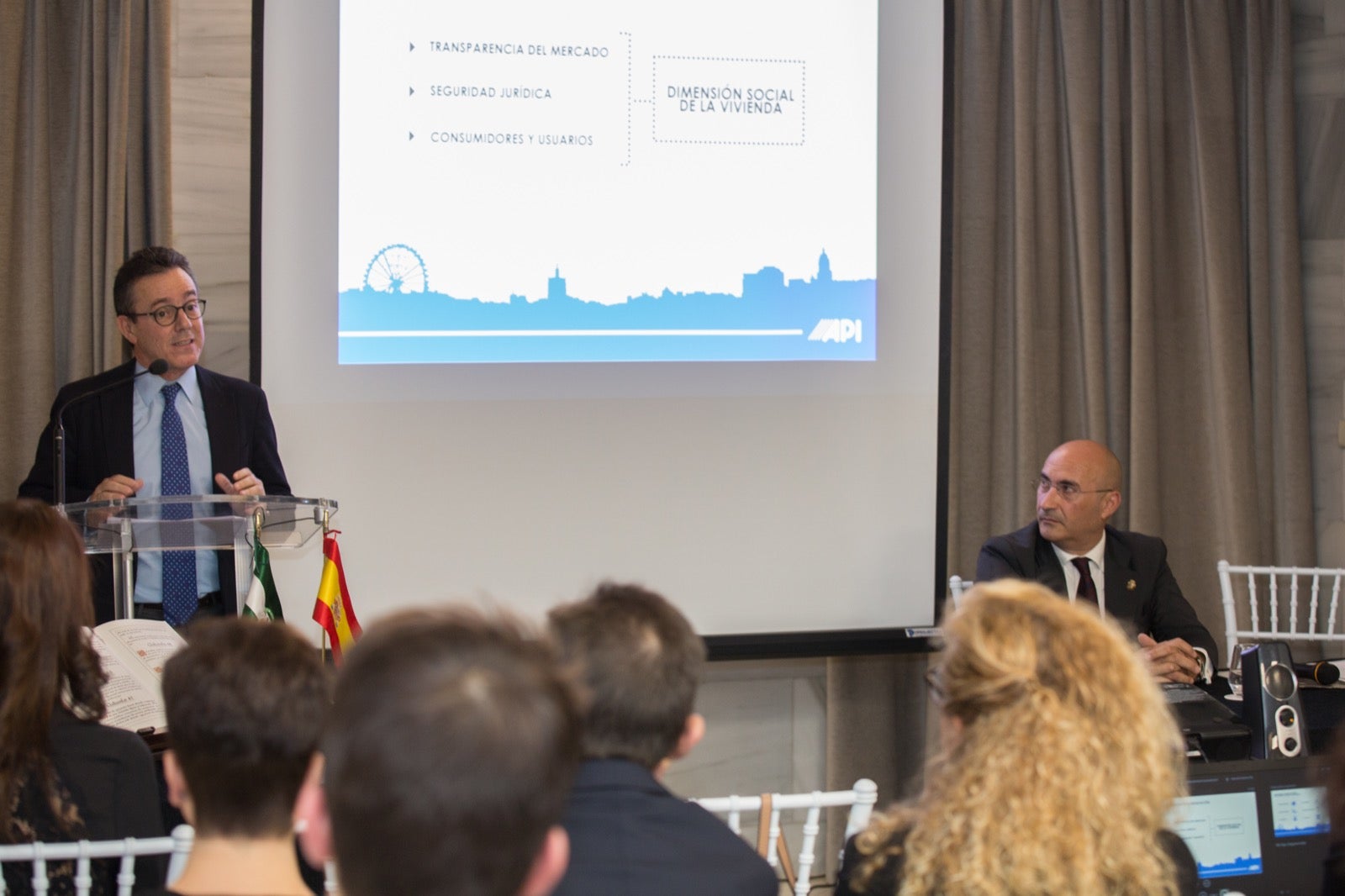 Fotos: Condecoración a los colegiados del Colegio de Agentes de la Propiedad