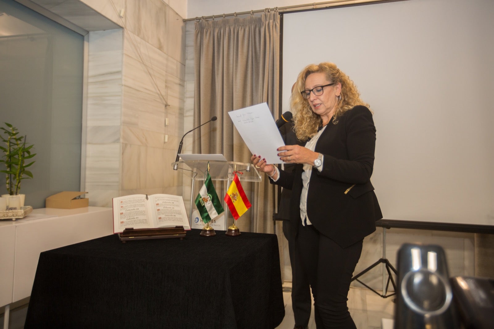 Fotos: Condecoración a los colegiados del Colegio de Agentes de la Propiedad