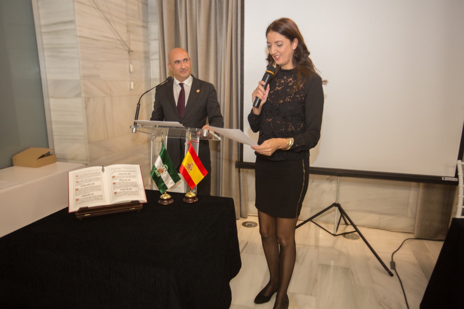Fotos: Condecoración a los colegiados del Colegio de Agentes de la Propiedad