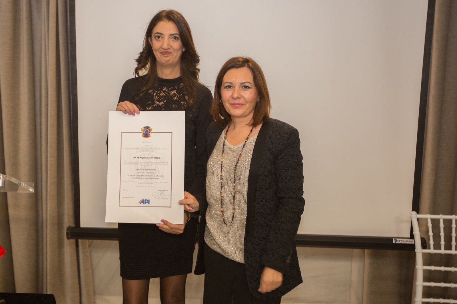 Fotos: Condecoración a los colegiados del Colegio de Agentes de la Propiedad