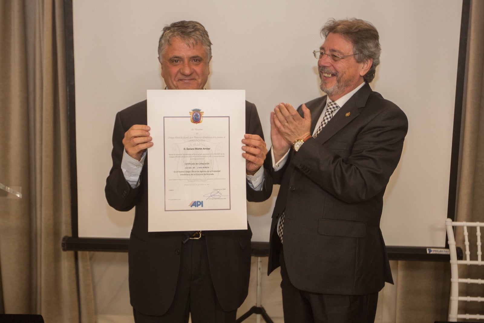 Fotos: Condecoración a los colegiados del Colegio de Agentes de la Propiedad