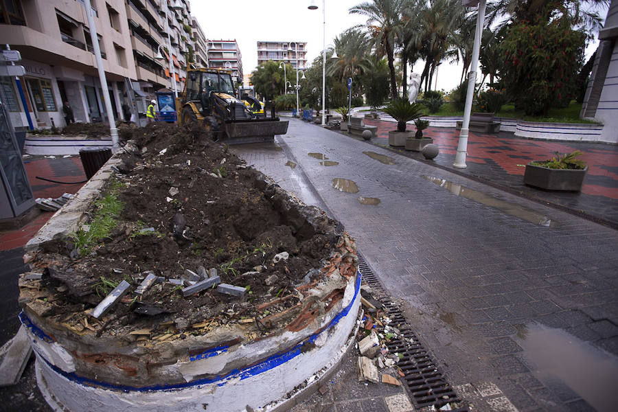 En apenas dos meses, «para Navidad» según la alcaldesa Trinidad Herrera, el paseo marítimo del Altillo, un lugar emblemático para Almuñécar, estrenará nueva imagen