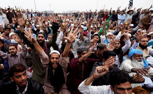 Miles de personas protestan en Pakistán, por segundo día consecutivo, contra la absolución de la cristiana Asia Bibi condenada a muerte por blasfemia.