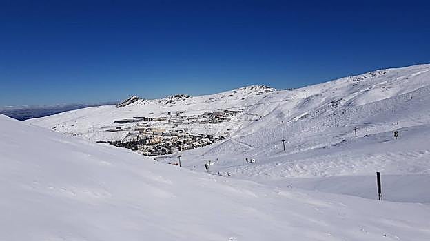 Vista general de la urbanización de Pradollano, este jueves por la mañana.