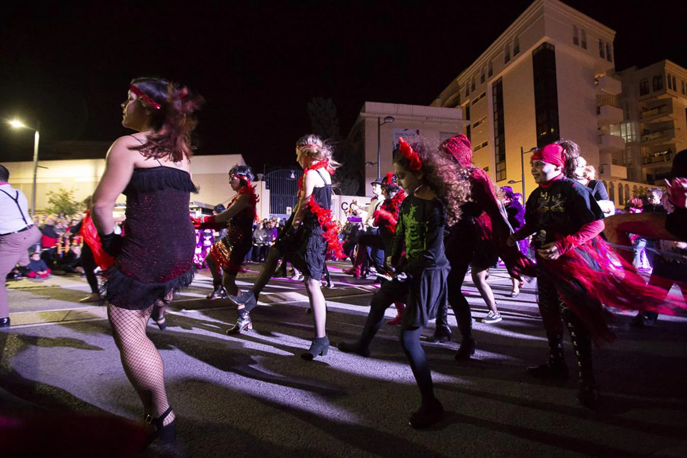 Zombies, vampiros y otros personajes de terror sorprendieron ayer a los motrileños