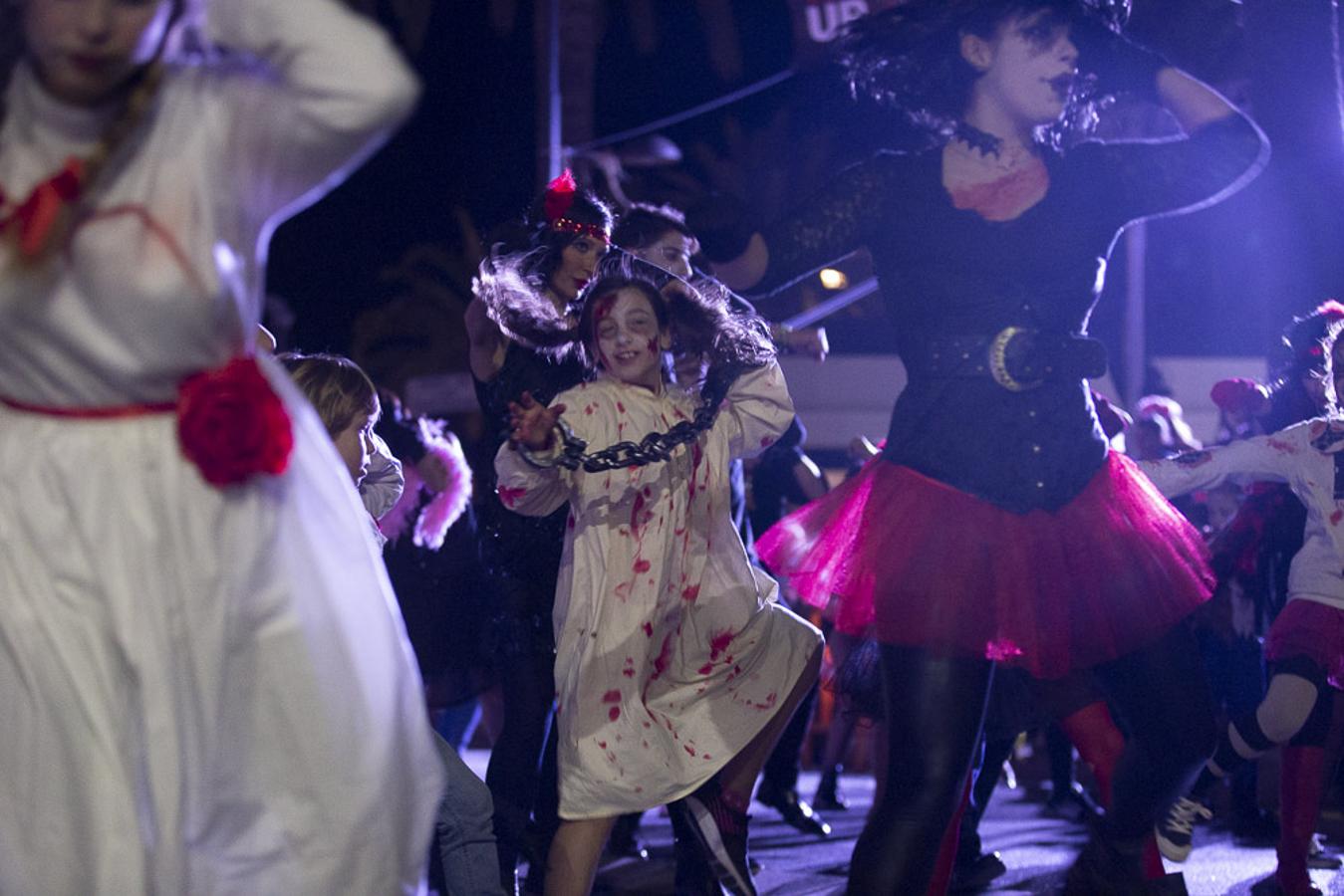 Zombies, vampiros y otros personajes de terror sorprendieron ayer a los motrileños