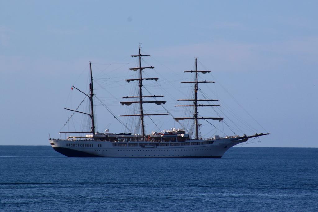 Hoy coinciden en la dársena los dos veleros gemelos, con 138 personas a bordo