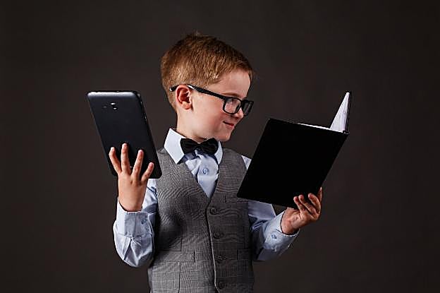 El papel se mantiene vivo a pesar del avance de la tecnología. :: R. C.