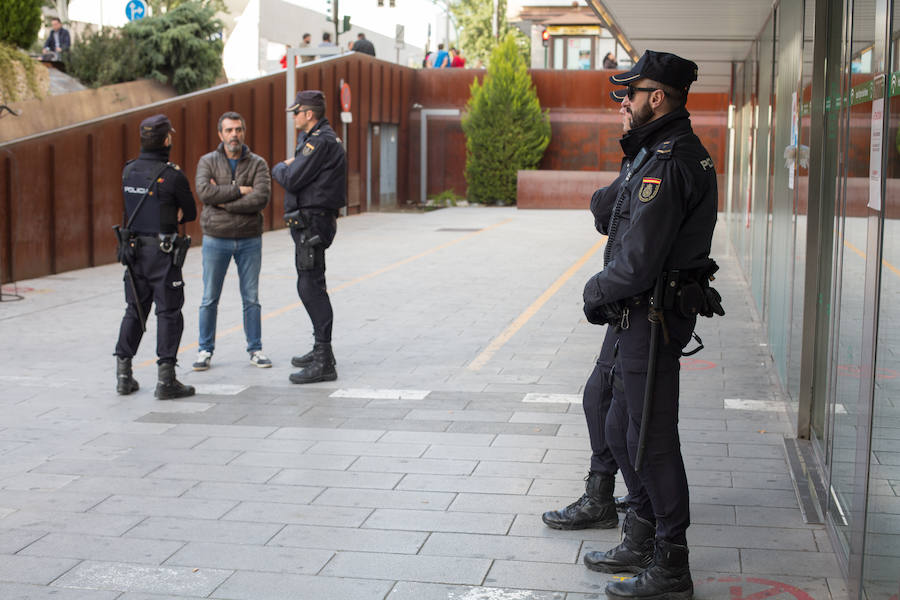 Desde que tuviera lugar el suceso en la mañana de este martes, hay una importante presencia policial en el Materno