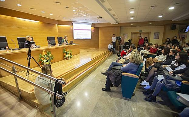 La UGR dice que «no toma partido» en el caso de Juana Rivas y subraya que las jornadas son una «actividad académica»