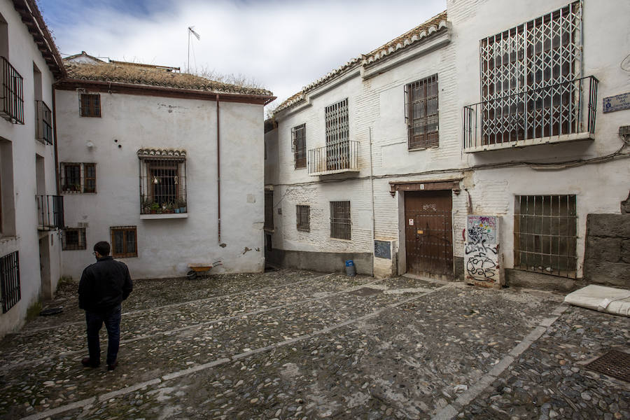 La Policía admite problemas de droga y prostitución en la calle Elvira y suma refuerzos. Hosteleros y comerciantes de la zona afirman que «el ambiente de violencia y suciedad está generando una mala imagen para el turismo».